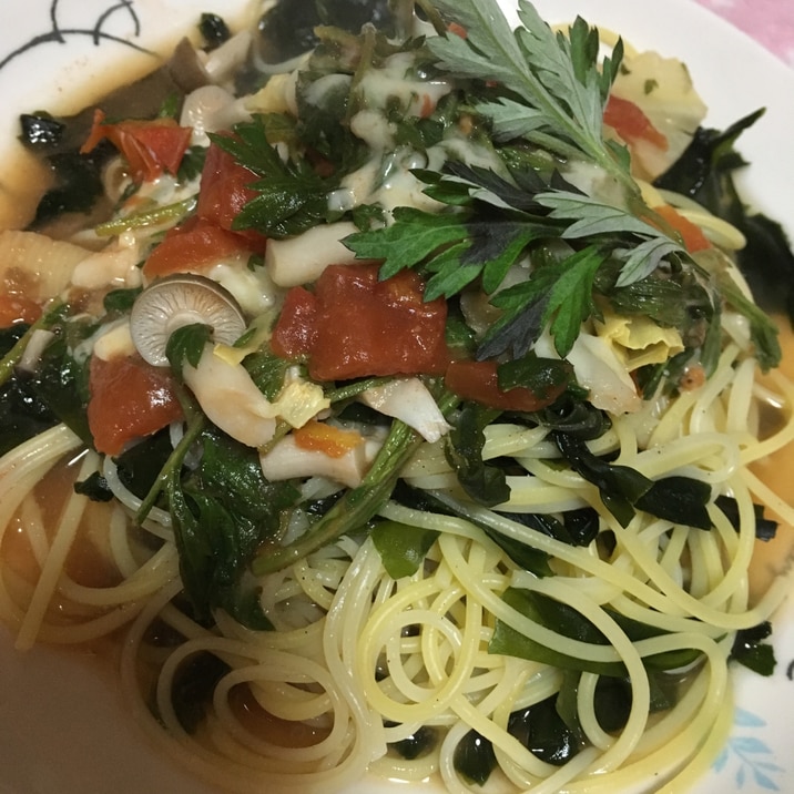 よもぎとわかめのトマトベースのパスタ